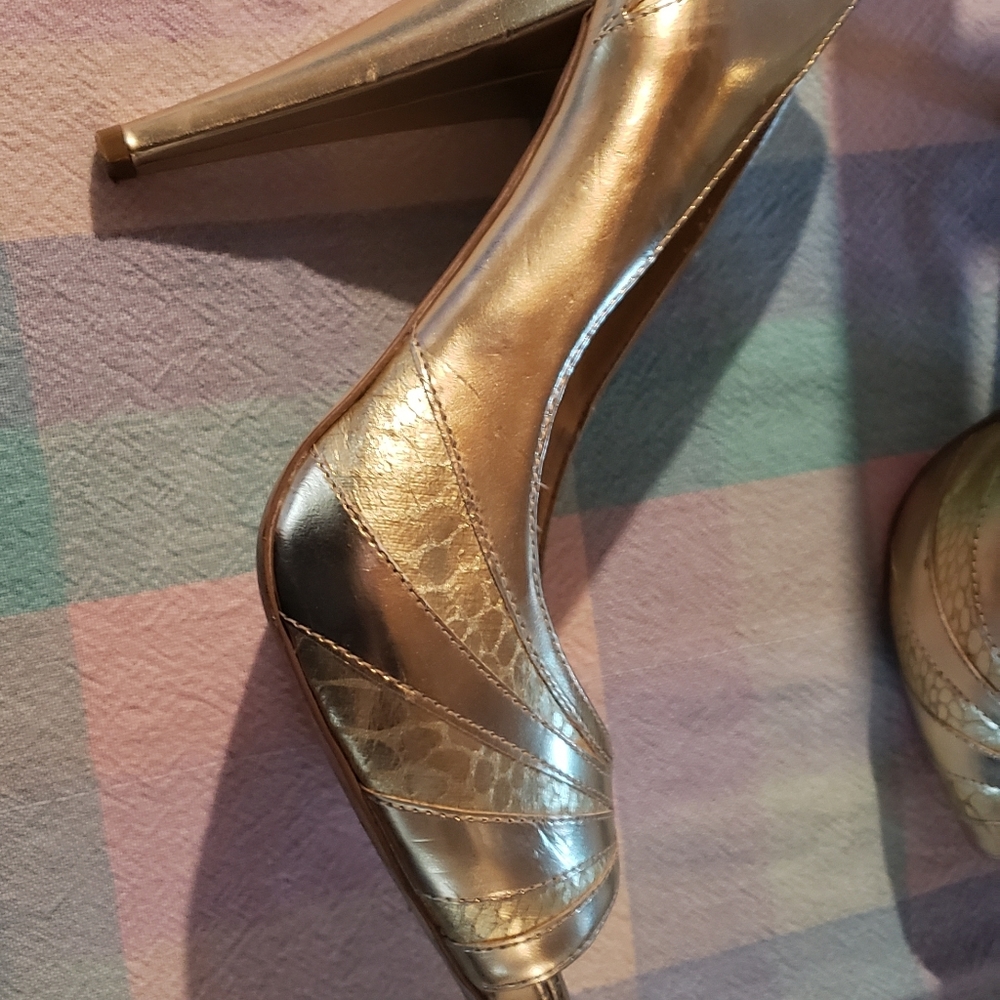 Shoes - Picture 3 of 4